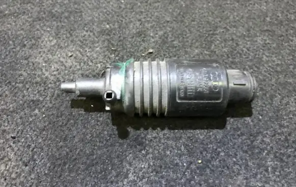 Audi A4 S4 B5 8D Windscreen/windshield washer pump 4a0955651