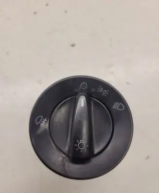 Volkswagen Golf IV Light switch 1C0941531
