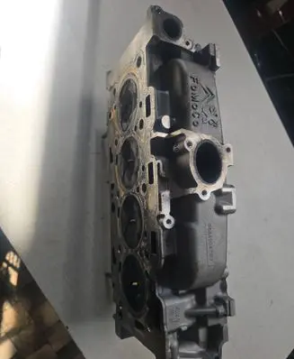 Peugeot 3008 I Engine head 9684504780