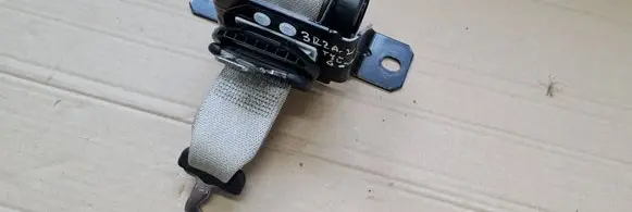 Chrysler Pacifica Third row seat belt 