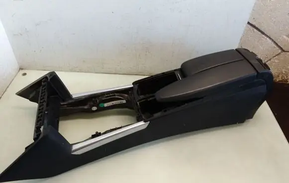 Mercedes-Benz E W212 Center console 