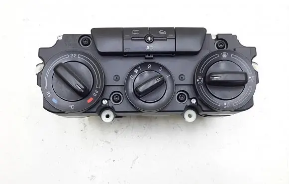 Skoda Octavia Mk2 (1Z) Climate control unit 74358120