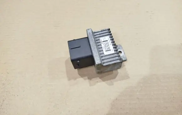 Renault Master III Glow plug pre-heat relay 110678071R