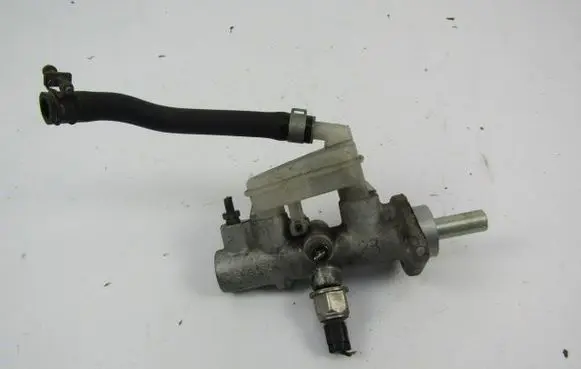 Nissan Almera Tino Master brake cylinder 