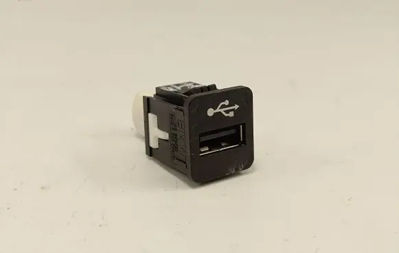 BMW 7 G11 G12 USB socket connector 9229294 84109229294
