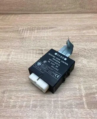 Toyota Avensis T220 Door control unit/module 8974105010 05810700
