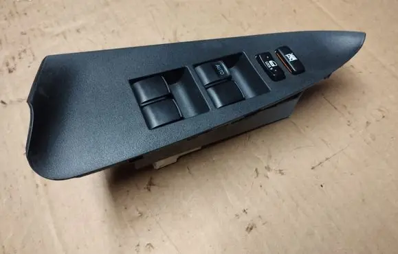 Toyota RAV 4 (XA30) Electric window control switch 7423242070