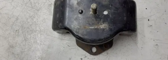 Mitsubishi Pajero Engine mount bracket MR374898