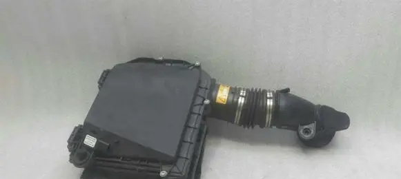 Mercedes-Benz C W205 Air filter box A2760903901