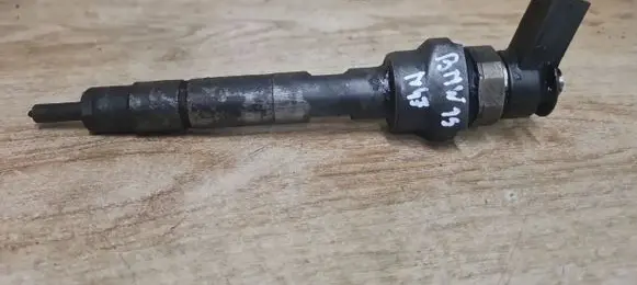 BMW 1 E81 E87 Fuel injector 7798446