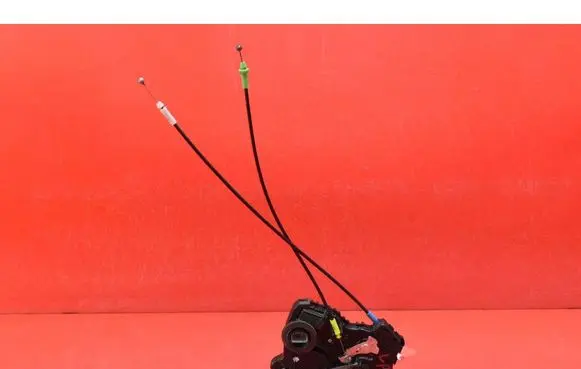 Toyota Auris E180 Front door lock 