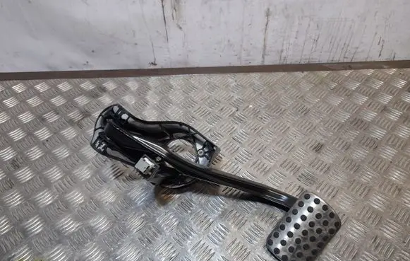 Mercedes-Benz E A207 Brake pedal A2042902101