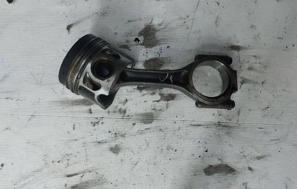 Ford Galaxy Piston with connecting rod 