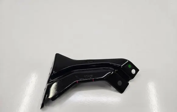 Audi A1 Fender mounting bracket 8X0821135