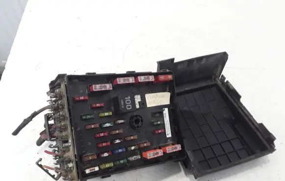Volkswagen PASSAT B6 Fuse box set 3C0971249