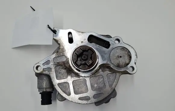 Volkswagen Tiguan Vacuum pump 03L145100F 03L145100