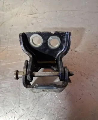Citroen DS3 Front door upper hinge A075091