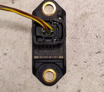 Audi A6 S6 C6 4F Airbag deployment crash/impact sensor 4F0907651 070405
