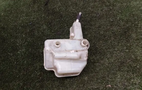 Volkswagen PASSAT B6 Brake fluid reservoir 3C1611301
