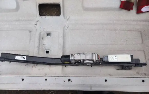 Chrysler Pacifica Sliding door middle roller runner 68186017AF 6487370