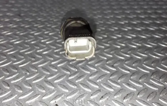 Peugeot 406 Oil pressure sensor 