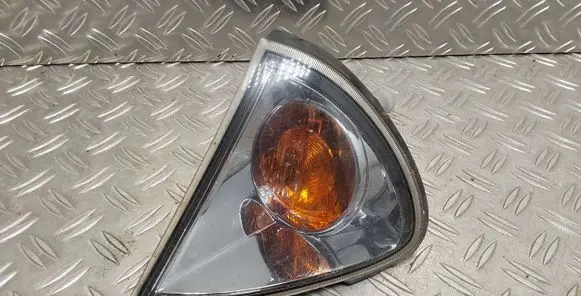 Toyota Avensis T220 Front indicator light 8152005030
