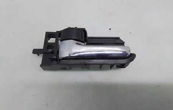 Toyota Avensis T250 Front door interior handle