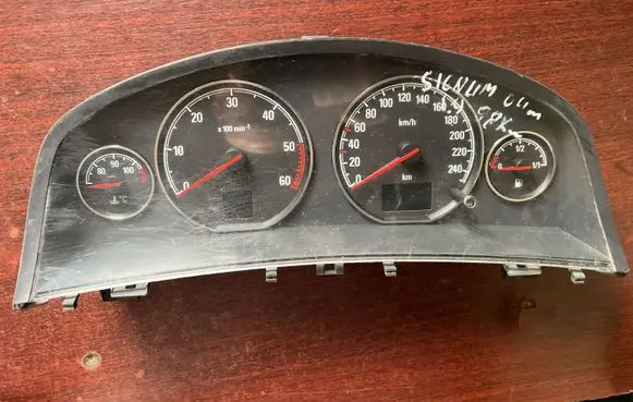 Opel Signum Speedometer (instrument cluster) 88311337