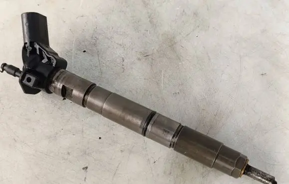 Audi A4 S4 B7 8E 8H Fuel injector 059130277AB 0445115037