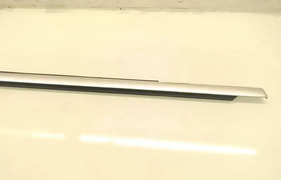 Volkswagen PASSAT CC Front door glass trim molding 3C8837476D