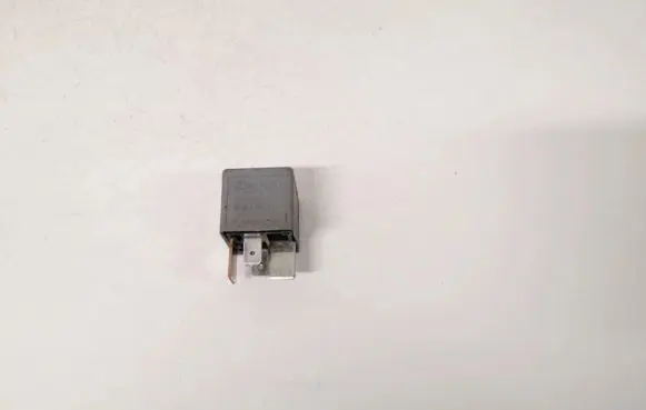 Audi A4 S4 B6 8E 8H Other relay 8d0951253