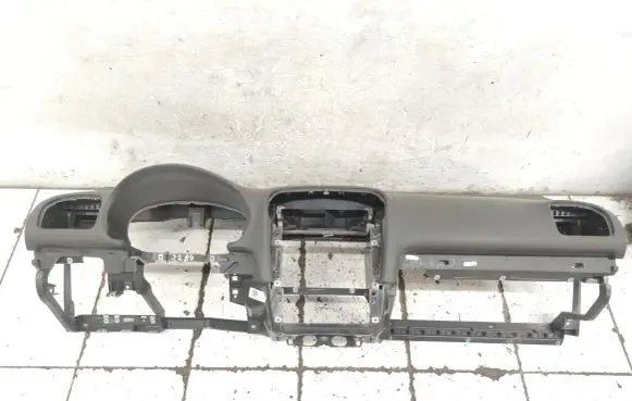 Volkswagen Golf VI Dashboard 1K1858296B 1K9970012EE