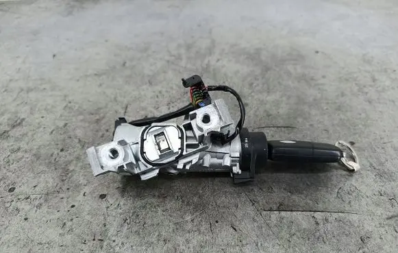 Volkswagen Golf V Ignition lock 