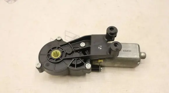 Mercedes-Benz CLS C219 Seat adjustment motor 0390203212