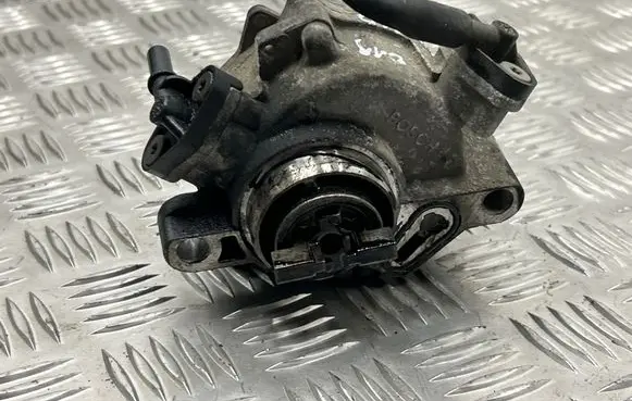 Ford Mondeo MK IV Vacuum pump 9684786780