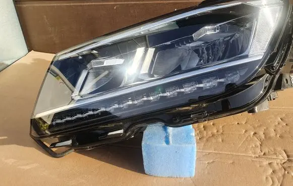 Volkswagen Tiguan Headlight/headlamp 5NB941035D