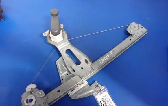 Peugeot 107 Front door window regulator with motor