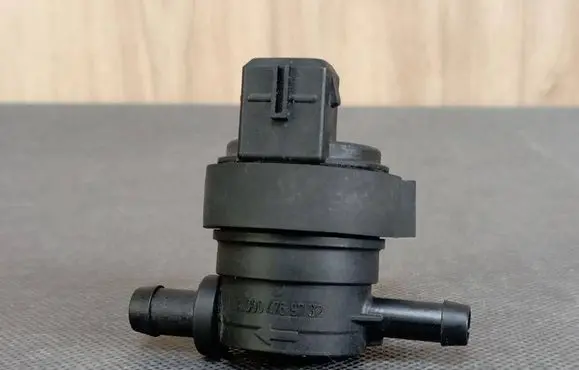 Mercedes-Benz CLK A209 C209 Vacuum valve A0004769732 0004769732