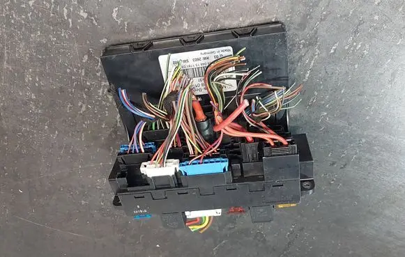 Mercedes-Benz C W203 SAM control unit 2035452801 5DK00848551