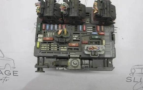 Peugeot 308 Fuse module 9664706280