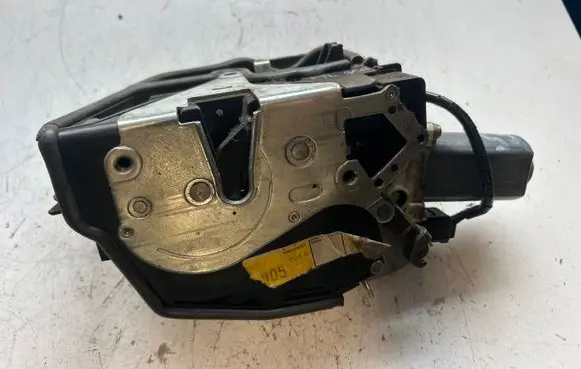 BMW 7 E65 E66 Front door lock 7028905