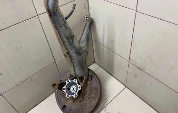 BMW 5 E28 Rear wheel hub spindle/knuckle 