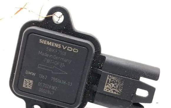 BMW 5 E60 E61 Mass air flow meter 7551638