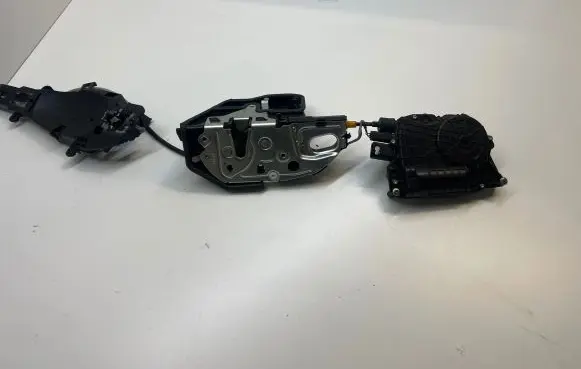 BMW X6 E71 Rear door lock A053702