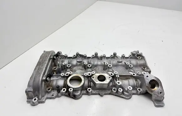 Mercedes-Benz C W205 Rocker cam cover A2640106901