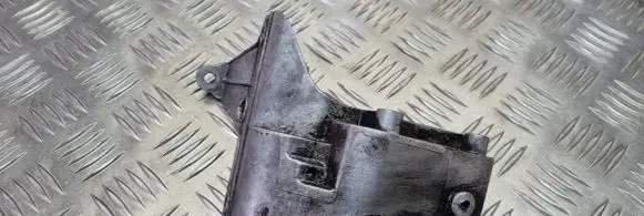 Mercedes-Benz C W203 Air filter cleaner box bracket assembly A6460940541