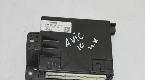 Toyota Avensis T270 Air conditioning/heating control unit 8865005251