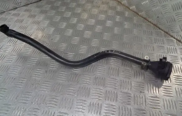 Mercedes-Benz Vito Viano W638 Oil fill pipe 