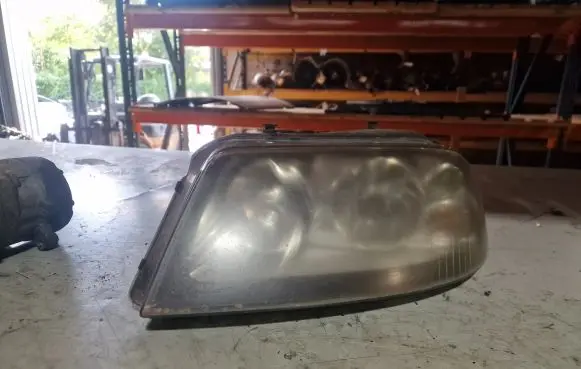 Seat Alhambra (Mk1) Headlight/headlamp 7M7941015L