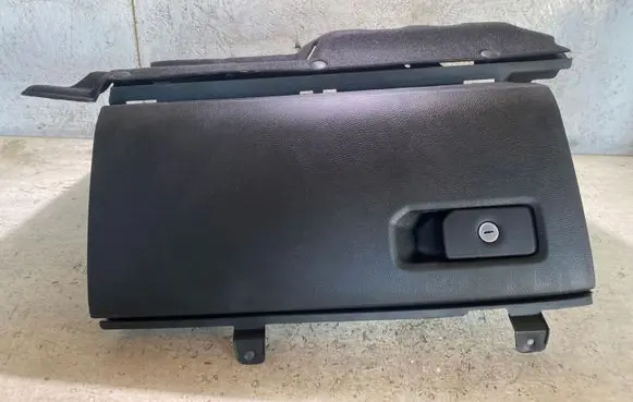 Ram 1500 Glove box 6MA98TX7AE